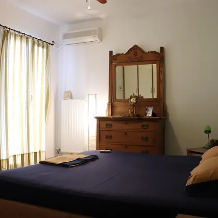 Leiland Vila Pánormos